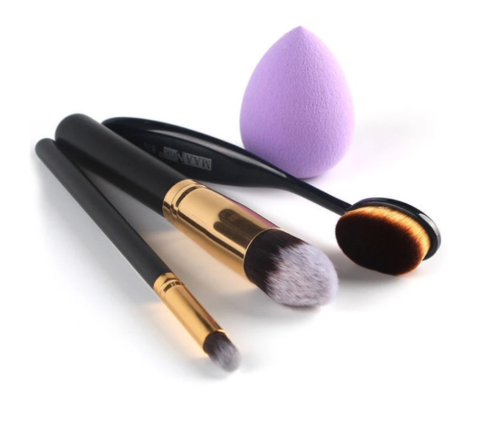 Borstset med 1 beautyblender samt 3 borstar